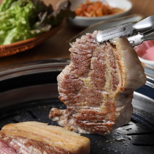 最高の味わいを求めて。熟成岩中豚の『サムギョプサル』