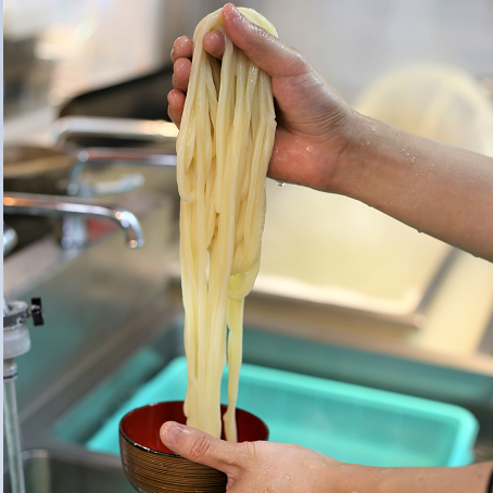 We offer authentic Sanuki udon to everyone carefully made one by one by craftsmen ◎