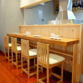 There is also a counter seat.