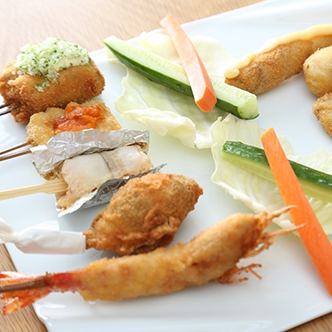 Deep-fried authentic skewers enjoying the seasonal seasonal taste with crisp clothing