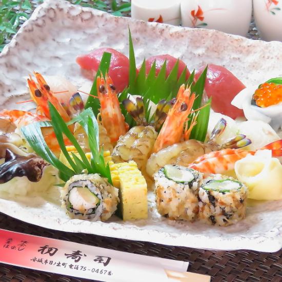 由厨师精心挑选！享用寿司和新鲜食材烹制的菜肴！