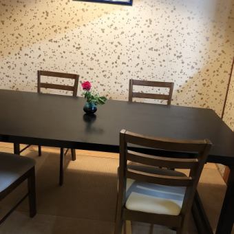 It is a table seat in a private room that can be used by 2 people.Enjoy authentic sushi in a private space!