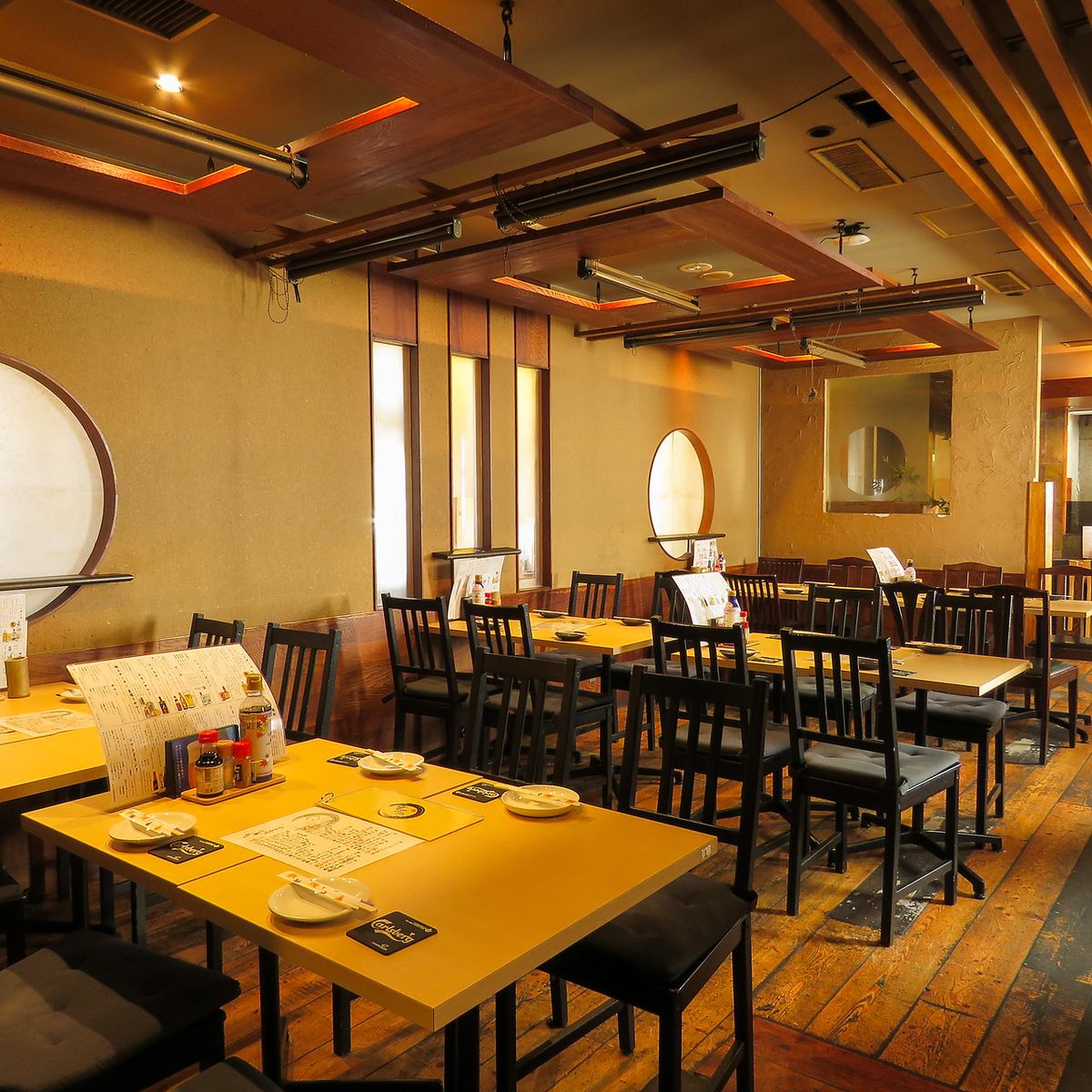 The spacious interior is perfect for private reservations! Please feel free to contact us★