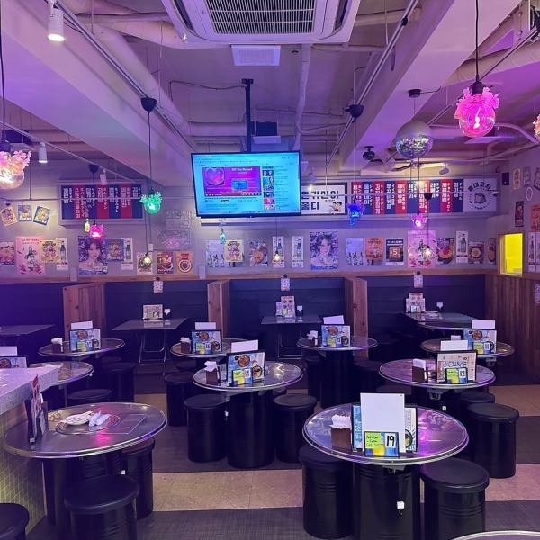 [韓國餐廳弘大坡茶池袋店][午餐也很受歡迎☆]弘大坡茶第一家以自助餐和飲料為主的餐廳!!!五花肉、奶酪雞排、我們的招牌蝦奶酪火鍋等♪ K-POP讓您心情愉悅，享受美味的韓國美食。