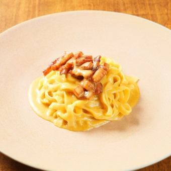 노토를 올리면 광장의 카르 보 나라 / 수타 탈리아 텔레