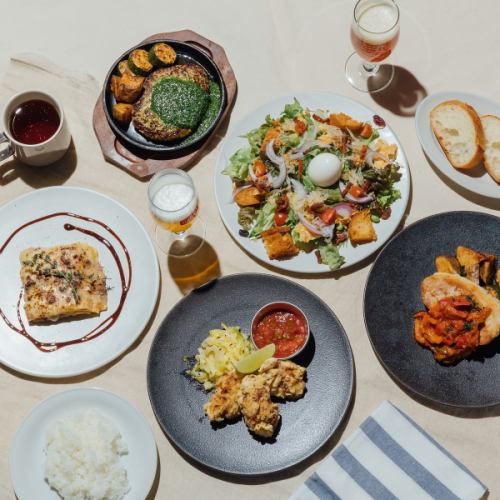 平日ランチタイムはドリンクバーで飲み放題!