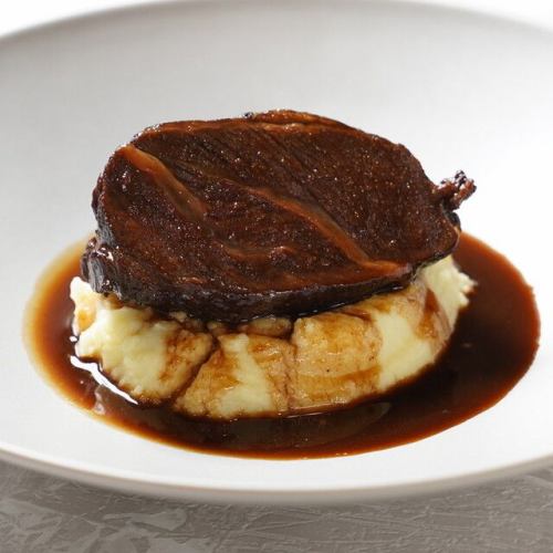 Braised beef cheek in red wine