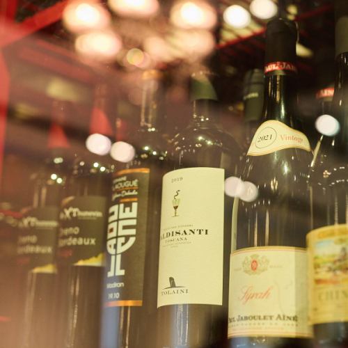 "俺の"で活躍するソムリエが厳選したワインと楽しむ。