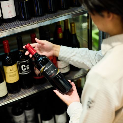 "俺の"で活躍するソムリエが厳選したワインと楽しむ。