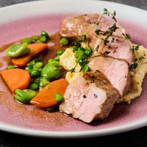 Low-temperature roasted veal and its jus