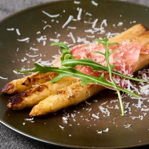 Roasted white asparagus with prosciutto