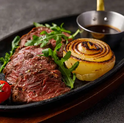 牛ハラミ肉のステーキフリット～赤ワインソース～（250g）