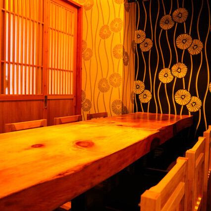 隠れ家的な雰囲気の店内は、幅広いシーンに調和します◎