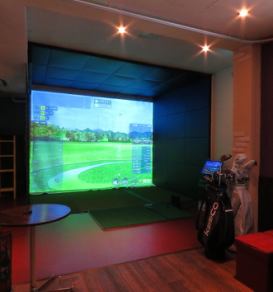 【2階席:シュミレーションゴルフ席】2階がシミュレーションゴルフが楽しめるゴルフバルとして生まれ変わりました♪
