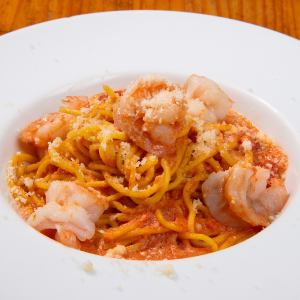 海老のアメリケーヌ・トマトクリームパスタ