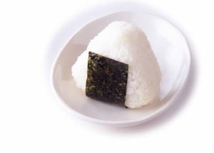 饭团（梅子、鲑鱼、海藻、鸡蛋、盐）