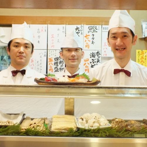 <p>A trained craftsman is over the counter. Tell us about fish, small talk, anything. The image of a sushi restaurant is that it has a high threshold. Please drop in on your way home from work to eliminate such an image.</p>
