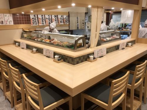 There is a trained craftsman over the counter.Tell us about fish, small talk, anything.The image of a sushi restaurant is that it has a high threshold.Please drop in on your way home from work to eliminate such an image.
