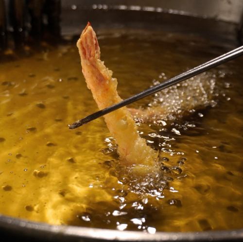 新鮮な油でサクッと揚げる