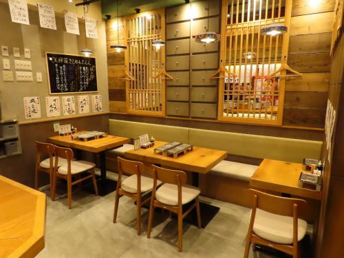 <p>仕事帰りの飲み会やちょっとした集まりに。天ぷらと日本酒が楽しめる空間で、最大15名様までの宴会に対応可能です。</p>