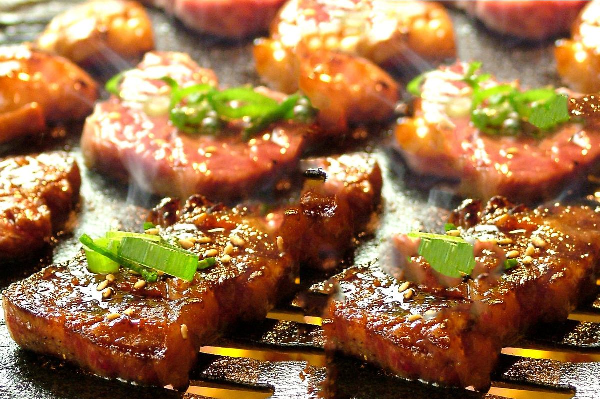 高品質な焼肉・ホルモンを、リーズナブルに楽しめます。当店自慢の地酒も勢揃いです♪