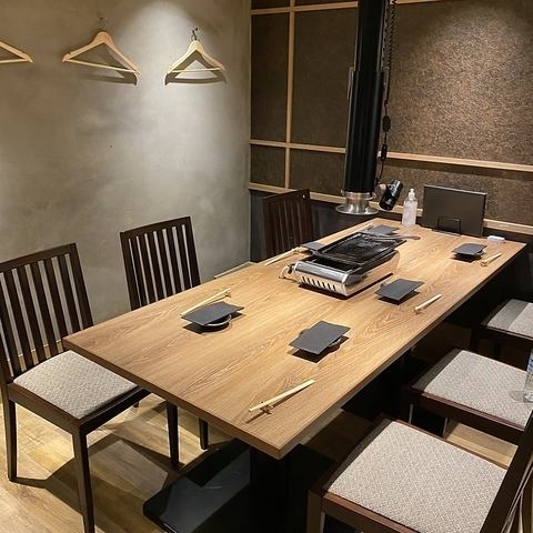 您可以在私人包间内，在轻松的氛围中享用烤肉。