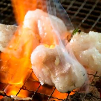 【学生で平日のみの限定コース】1時間飲み放題と店主おまかせホルモン焼きなど5品で2500円(税込)