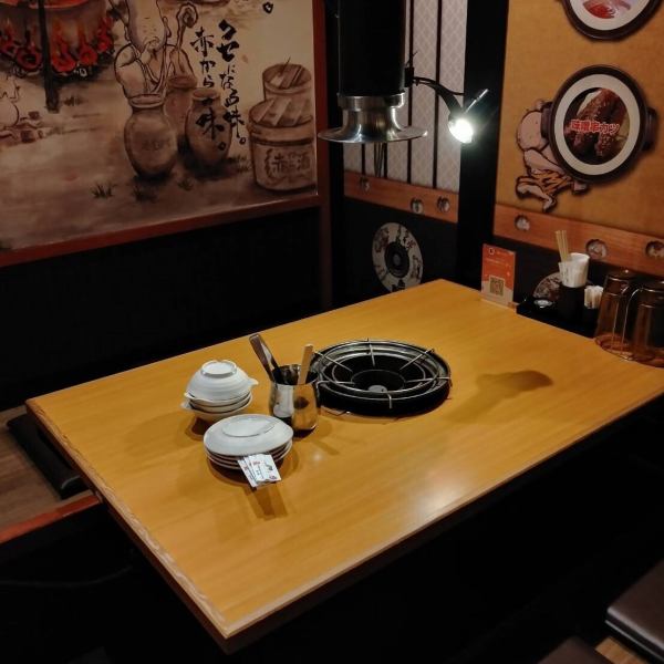 A semi-private room available for one person or more.Please enjoy it slowly.In addition, by opening the sliding doors, the room can be used for meals, banquets, etc. for up to 30 people.