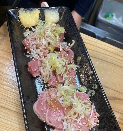 タンとハツ肉刺し二点盛り