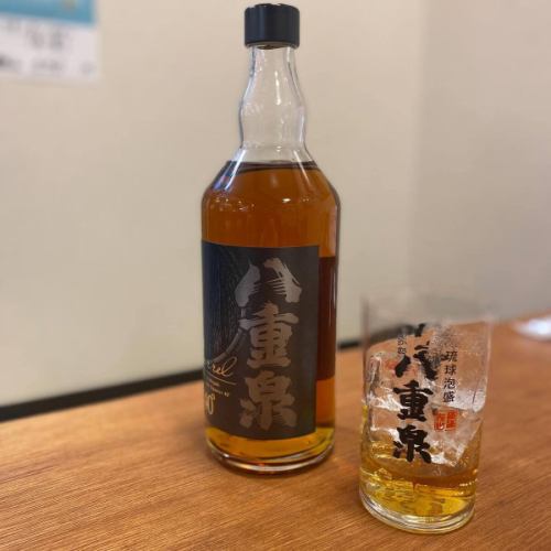 야키 톤 아오이야입니다 ♪

야에 이즈미 barrel (배럴) 입하했습니다!

마치 고급 위스키처럼 향기롭고 고귀한
맛 ✨

직화 증류의 아와모리를 오크 통으로 장기 저장 숙성한 원주입니다.

제법의 관계로 수에 한계가 있는 특별한 아와모리를 꼭♪

이쪽은 싱글로 1000엔(부가세 포함)입니다✨

#야에이즈배럴
#특별한 아와모리
#마치위스키
#원주완료프리미엄
#야키돈아오이야