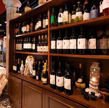【イタリアのドリンクが豊富】当店では、ペアリングするドリンクにもこだわっております。イタリア産ワインはかなり豊富！料理に合わせるドリンクにお困りの際はお気軽にスタッフにお声がけください。