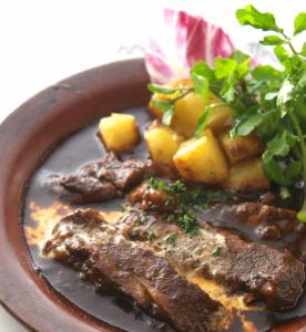 田舎風牛ホホ肉のビーフシチュー 