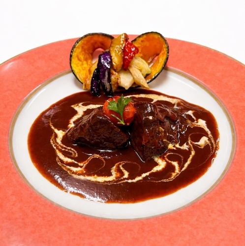 和牛ホホ肉の赤ワイン煮込み