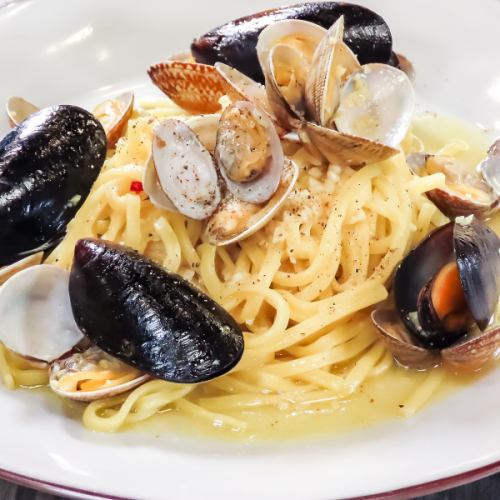 Mussels and Vongole Bianco