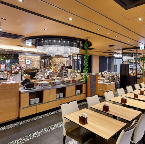 広々店内でビュッフェ料理を満喫！