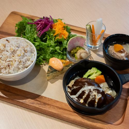 食材へのこだわり「健康ランチプレート」6種類ご用意♪