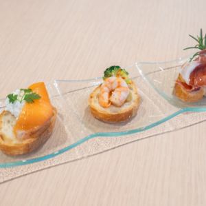 Assorted 3 types of bruschetta