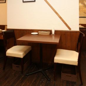 It is a table seat that can be used by 2 people.[PIZZERIA BACI] (Pizzeria Birch)
