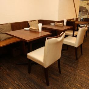 It is a table seat that can be used by 2 people.[PIZZERIA BACI] (Pizzeria Birch)
