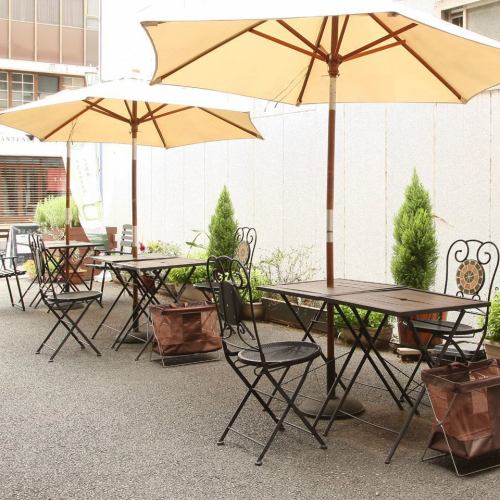 We have terrace seats that guests with pets can use with peace of mind.[PIZZERIA BACI] (Pizzeria Birch)