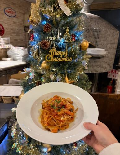 【兼职招聘公告📢】

@pizzeria__baci 正在招聘兼职学生，因为我们的大学生即将毕业🧑🏻‍🍳

📍招聘要求
💫 大学一年级、二年级学生和即将毕业的高中毕业生
💫每周3至5天
午餐时间：10:30~
晚餐：17:30~
（完成这些步骤后，你的班次就结束了。）（大约需要4小时工作）
💫大厅工作，烹饪协助
▶ 为顾客提供食物
▶︎接受订单
▶︎洗碗
▶︎饮品制作
▶︎制作沙拉和土豆

📍推荐点
💫距离高崎站很近（步行10分钟），交通便利！设有停车场，方便驾车出行！（交通费用已包含在房费内）
💫店长和所有兼职员工都会和蔼细致地教你！（你永远不会被责骂。它很友好，也很好合作。）
💫无需经验，多份兼职也行🙆‍♀️（人人都有好几份工作✨）
💫因为这是一家私人店铺，感觉就像一个隐藏的宝藏！有时会很热闹，但大多数时候都很安静。
💫对指甲、耳洞或发型没有任何限制！但由于这里是餐厅，所以不允许使用香水。🥲
💫我们有时会在活动中摆摊！很有趣！✨

📍员工福利
💫 下班后尽情享用披萨和意面等美味佳肴🍕
💫我们一年大概会举办两次晚宴！（这次是经理请客😂）

📍时薪：1100日元起

[这种人很合适！]
[像这样的人很多！]
🤍我性格开朗，喜欢和人聊天！
🤍我超爱披萨和意面！
🤍我想在一家隐蔽的餐厅工作
🤍我希望工作时不用担心人际关系。
🤍2-3人一组合作

如果您有兴趣，请致电
📍027-395-4846（门店）
请联系我们。
欢迎提问，但请注意我无法查看私信。

我们期待见到你🧑🏻‍🍳✨

#群马美食
#群马县兼职工作
#高崎美食
#高崎
#高崎市