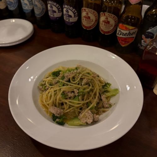 💫 @pizzeria__baci
🥦 Homemade sausage and broccoli pasta in oil sauce.
Each one is handmade in the shop❗️
💁♂️The spices in the sausage make it delicious✨
🙋♀️Delicious
#Takasaki Italian
#Takasaki Gourmet
#Gunma Gourmet
#Gunma Italian
#Takasaki pasta