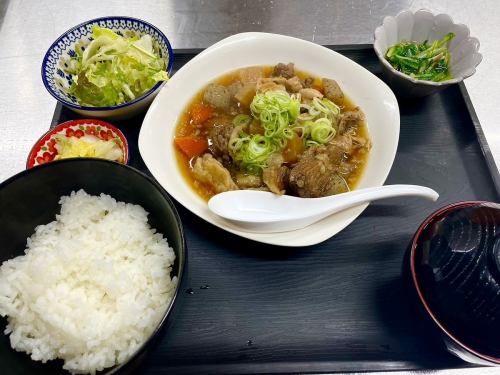 牛すじ煮込み定食