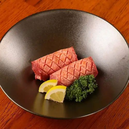 牛タンや冷麺などサイドメニューも充実