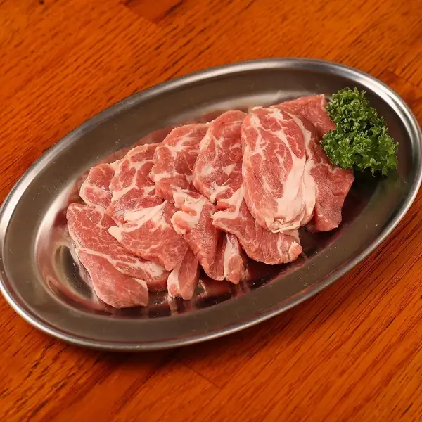 【クセが少なく食べやすい】お酒との相性抜群な『生ラムジンギスカン』