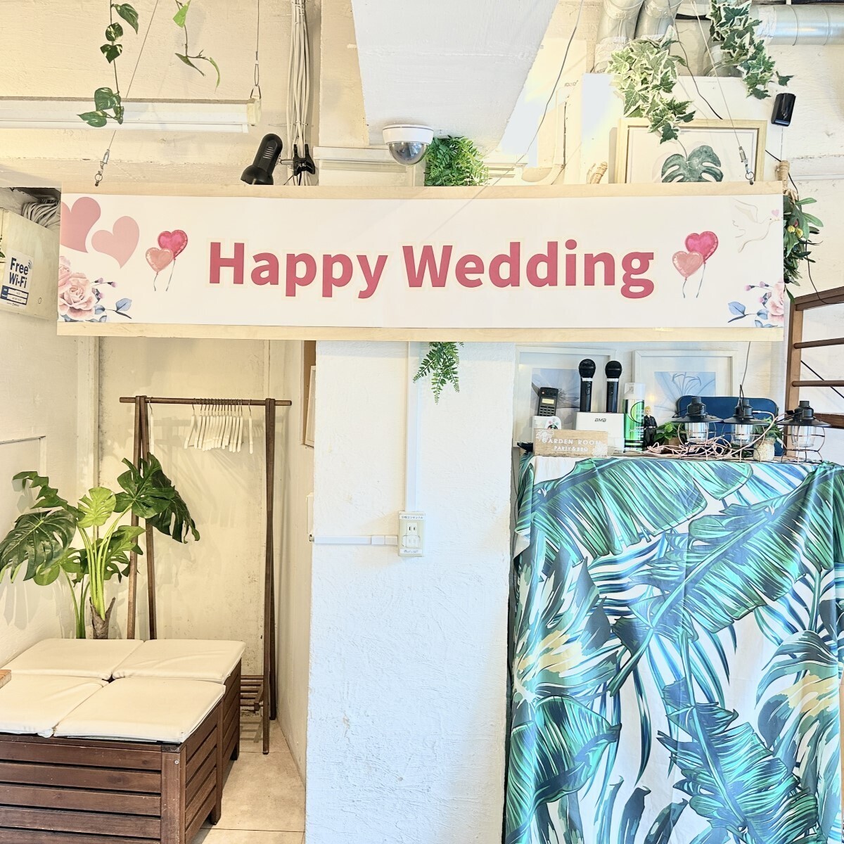 Inside Shibuya Garden Room, a banner with congratulatory messages was displayed.
