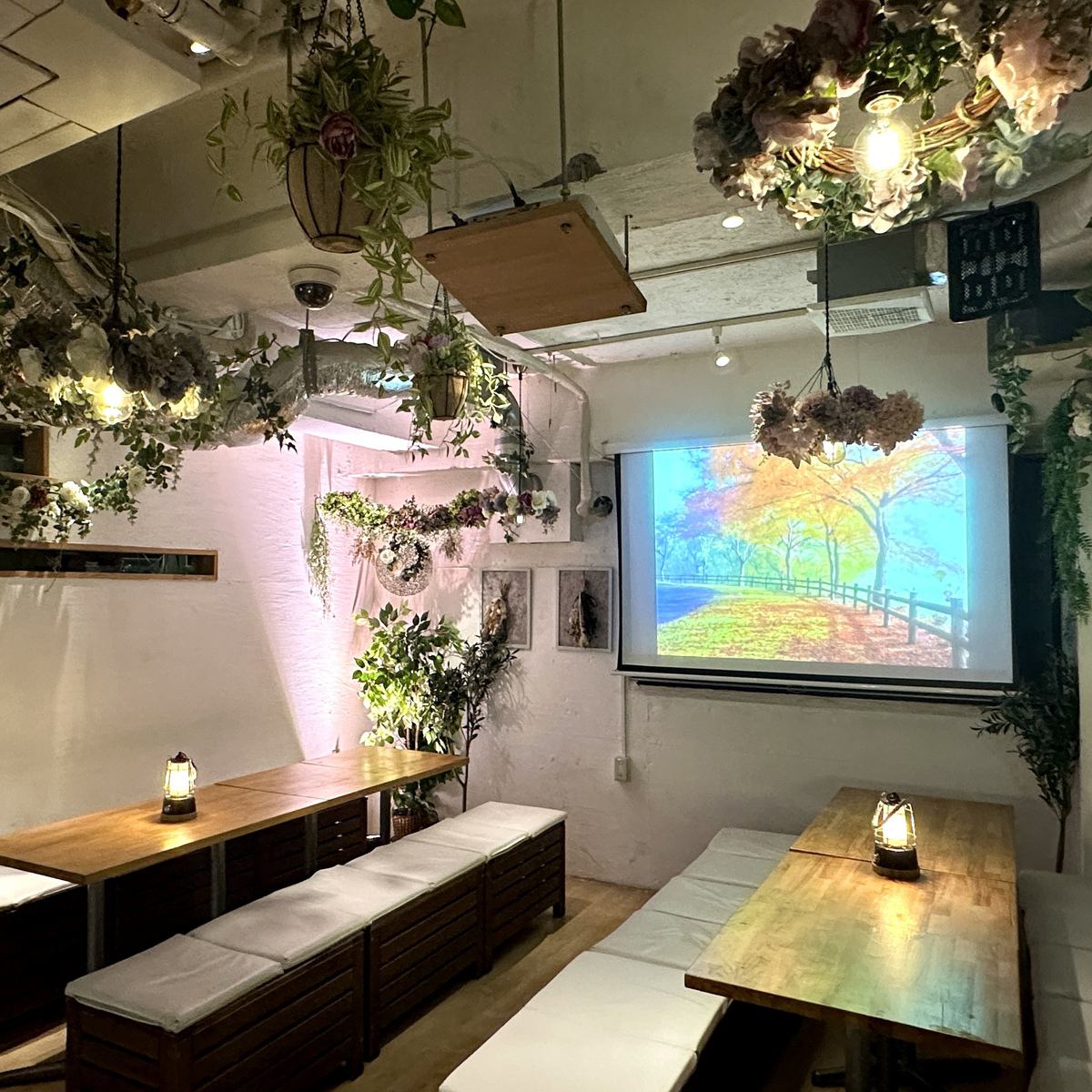 渋谷ガーデンルームには〈おしゃれな３Fフロア〉と〈テラス付き４Fフロア〉の２フロアあります！どちらも貸切に特化したパーティースペースなので、渋谷の貸切なら「渋谷ガーデンルーム」におまかせ！