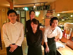 ゆったり語り飲みもできるカウンター席