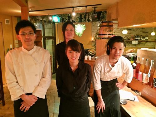 ゆったり語り飲みもできるカウンター席