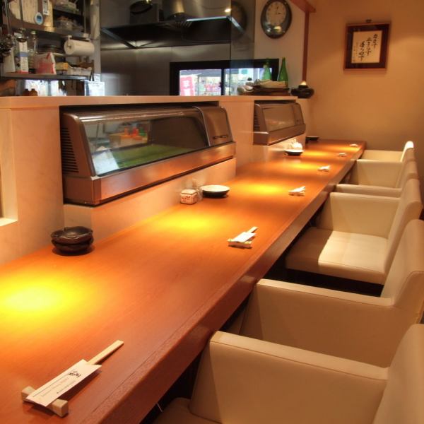 Counter seats are popular with regulars! You can talk to the shop staff or consult with them to order dishes that are not on the menu.One woman is also welcome ♪ You can eat without worrying about the surroundings ♪